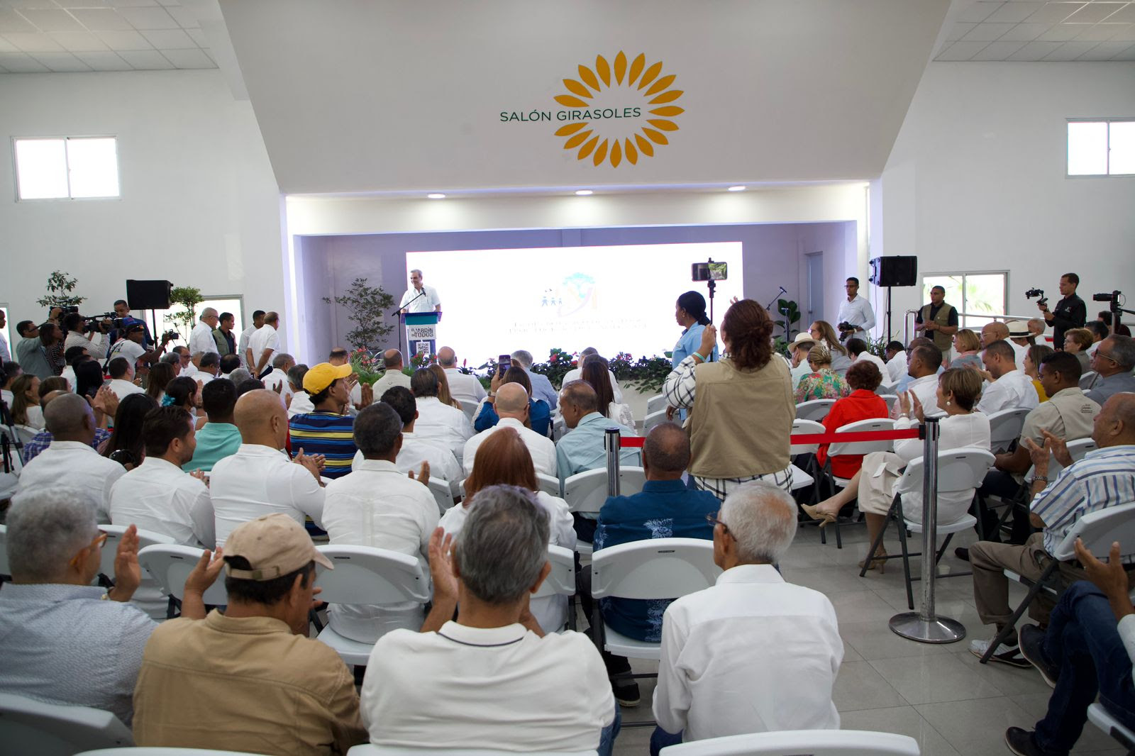 Presidente Abinader inaugura nuevas obras en el Jardín Botánico de Santiago