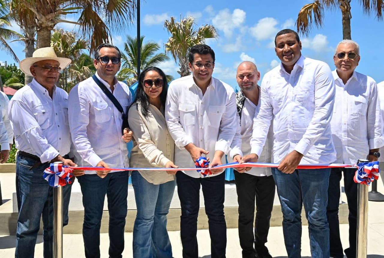 Ministro de Turismo inaugura sendero peatonal en Cabrera