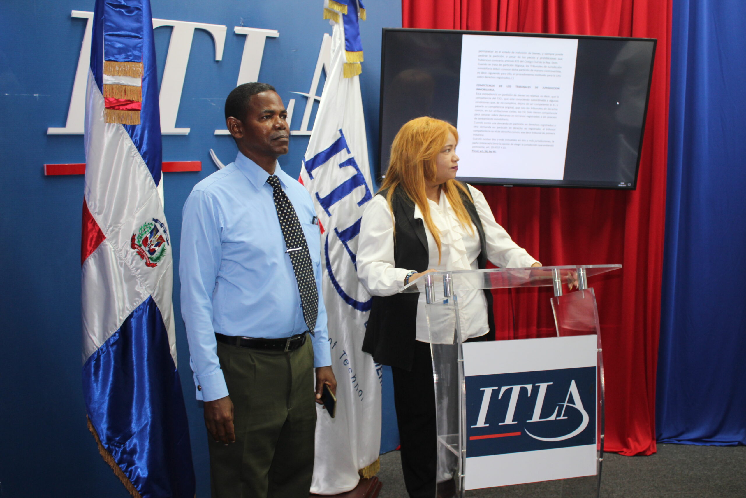 El Colegio de Abogados de la Republica Dominicana concluyó este sábado el taller sobre compra, venta y transferencia inmobiliaria a miembros de La Caleta. 