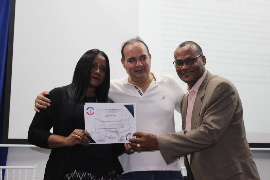 El Colegio de Abogados de la Republica Dominicana concluyó este sábado el taller sobre compra, venta y transferencia inmobiliaria a miembros de La Caleta.