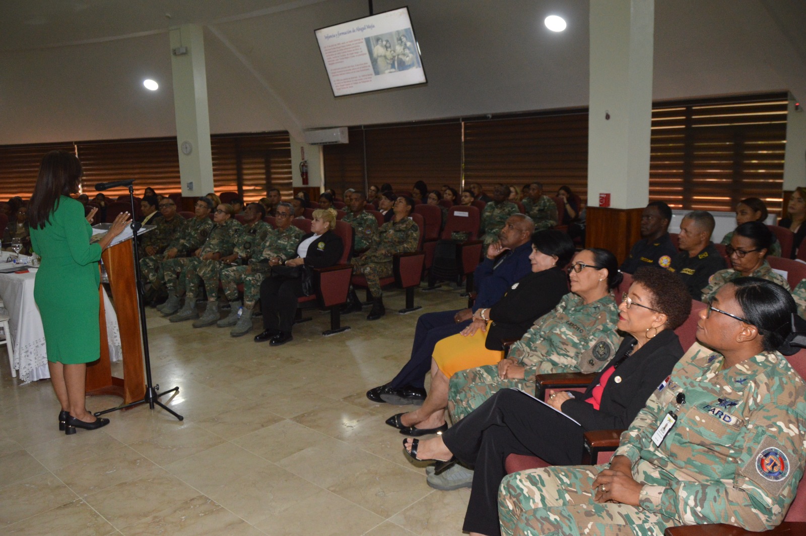 Imparten en FFAA conferencia sobre “Vida y Obra de Abigaíl Mejía”