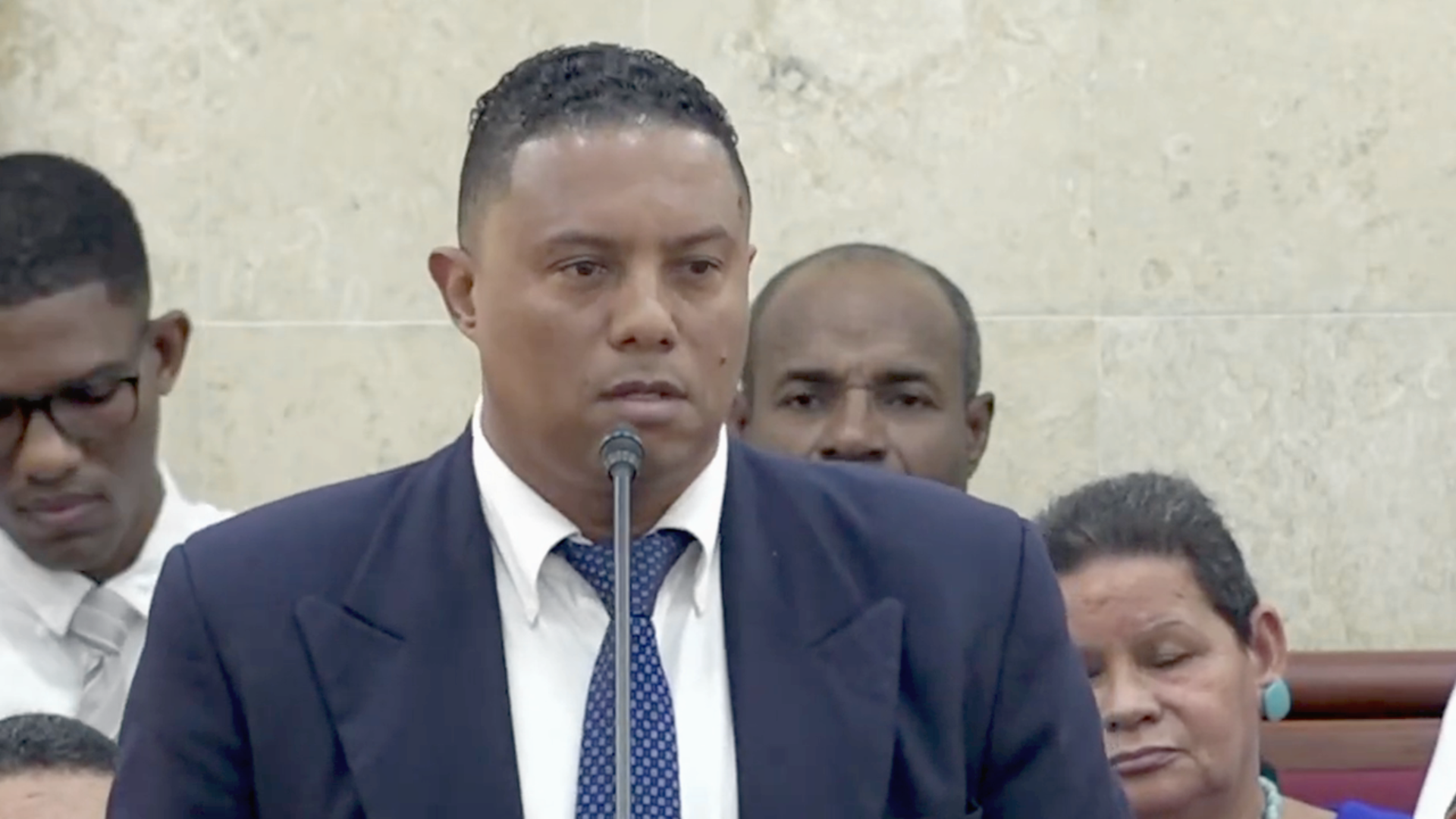 Santos de los últimos reciben mensaje de fortaleza y valores familiares durante la conferencia Estaca Las Américas en Santo Domingo Este.