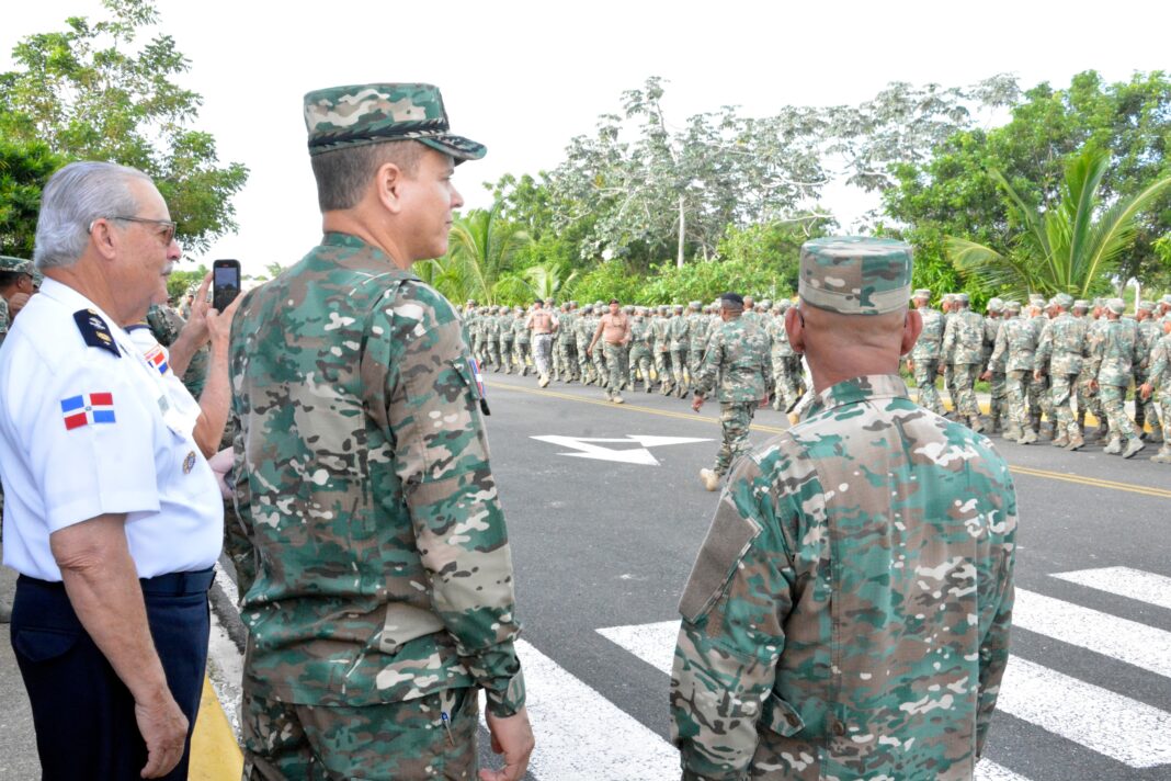 ARMADA RECIBE VISITA DE SUBOFICIALES EXPERTOS DEL COMANDO SUR DE LOS ESTADOS UNIDOS