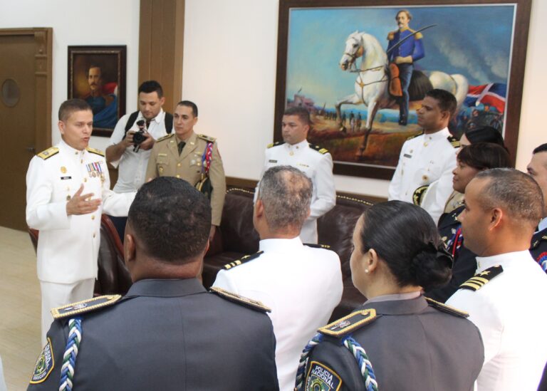 “Comandante General de la Armada recibe la promoción General Juan Contreras en su 20 Aniversario de Ingreso a las FFAA y PN.”
