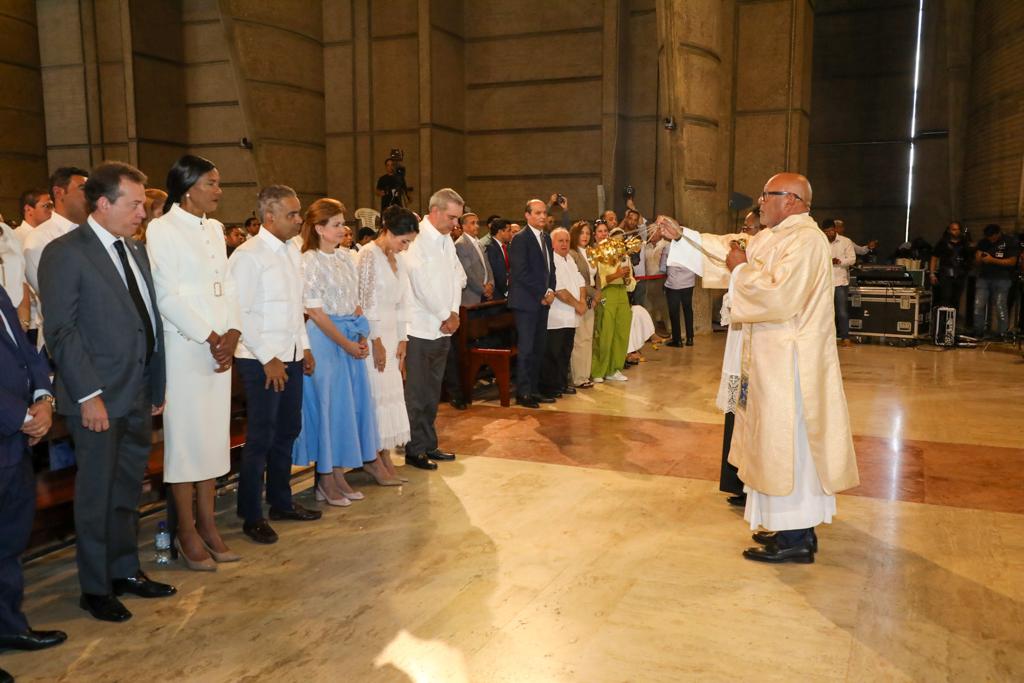 Presidente Abinader asiste a eucaristía en honor a la Virgen de la Altagracia