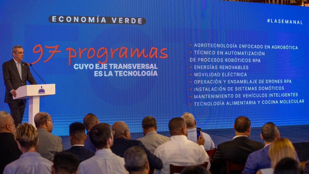 Gobierno implementa tecnología aplicada en educación básica para avanzar en ciencias, matemáticas y artes