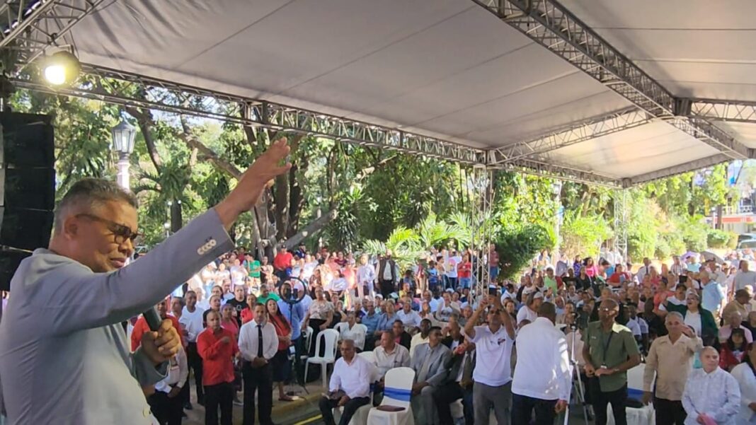 Carlos Peña llama a cristianos a votar por cristianos.