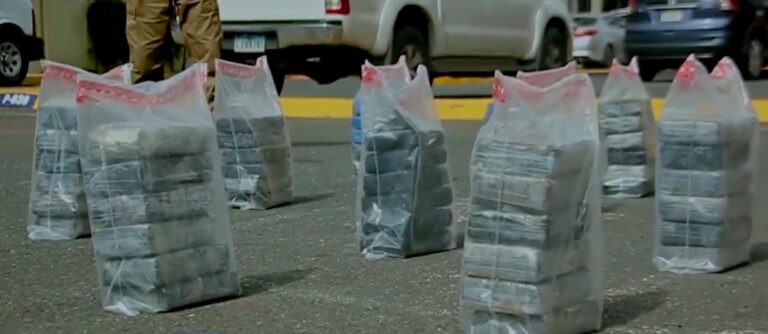 CAPTURAN HOMBRE VINCULAN AL DECOMISO DE 168 PAQUETES DE COCAÍNA EN BARAHONA