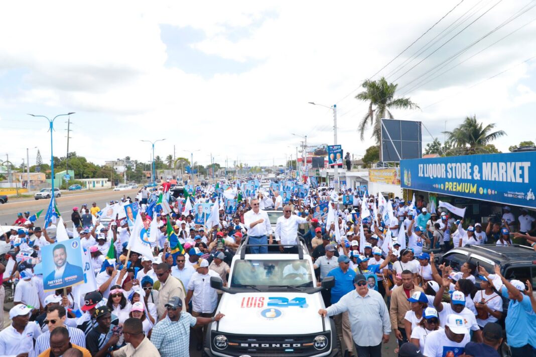 Luis Abinader concluye recorrido en apoyo a los candidatos a las alcaldías de Santo Domingo Este, Boca Chica y Guerra