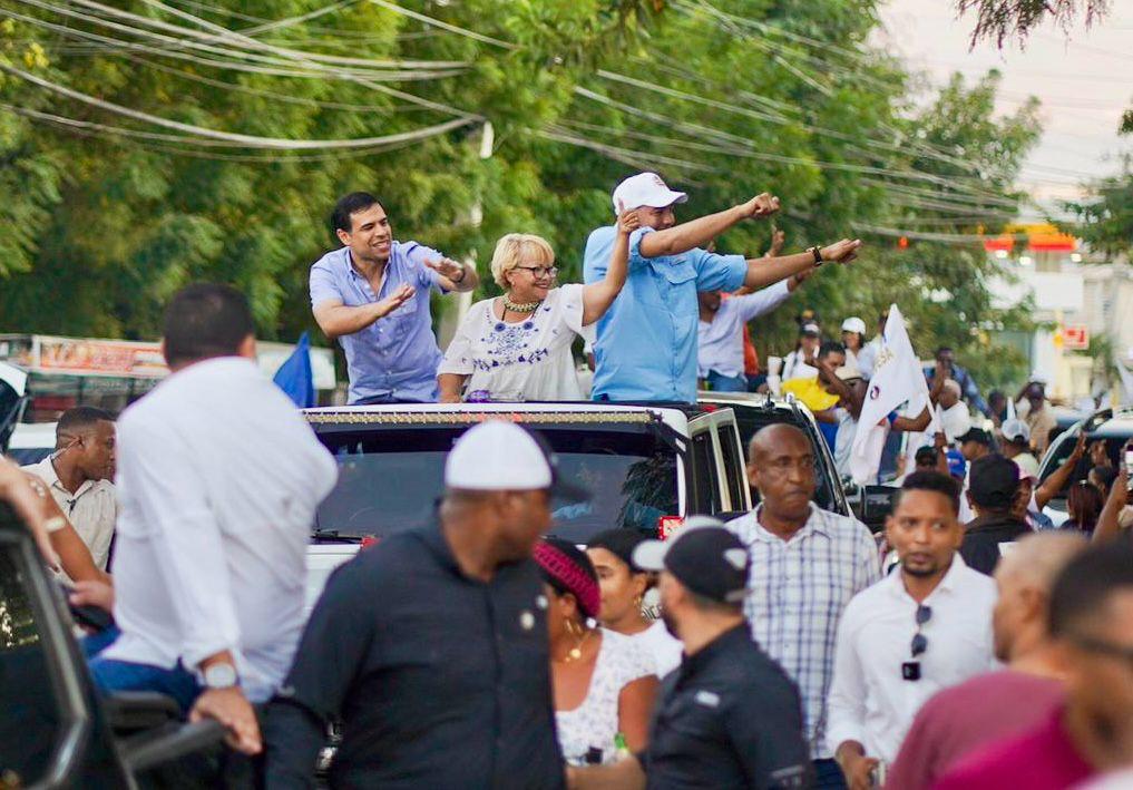 Roberto Ángel, en amplio recorrido por Elías Piña y San Juan, reafirma el cambio seguirá en el Sur