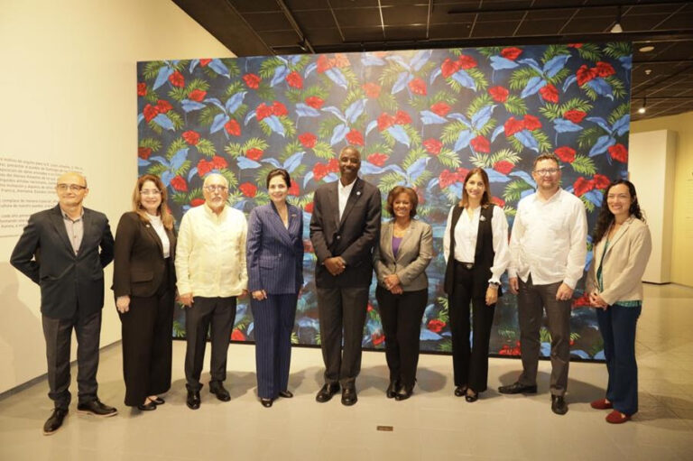 Encargado de Negocios de la Embajada de los Estados Unidos visita Santiago y Puerto Plata