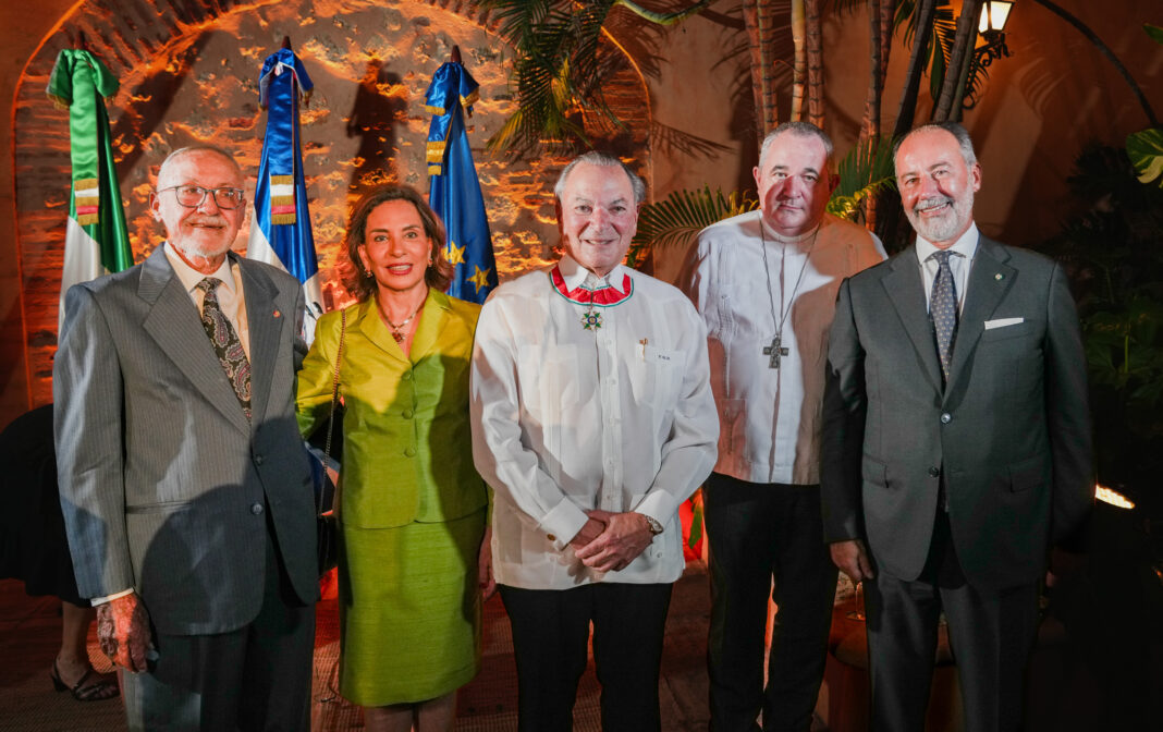 Frank Rainieri recibió de la Orden de la Estrella de Italia la distinción honorífica de “Comendador”