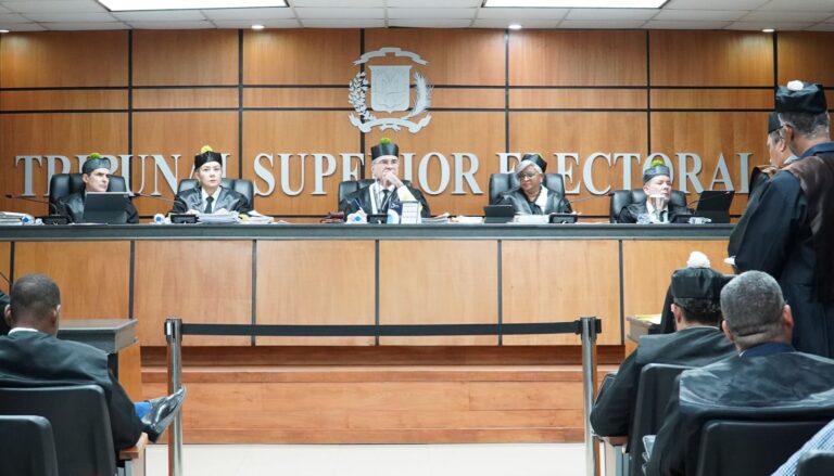Tribunal Superior Electoral declara inadmisible de oficio demanda en referimiento de ejecución de sentencia contra el Partido Fuerza del Pueblo y la Junta Central Electoral