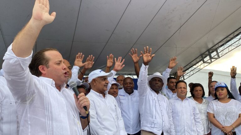 PRM juramenta dirigentes del PLD y FP en Gonzalo, Monte Plata