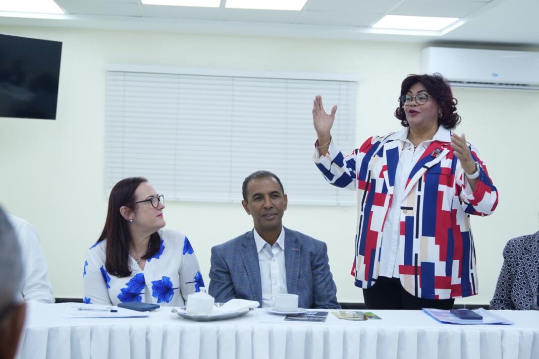 Domingo Contreras y Janet Camilo reciben apoyo del Frente Médico del PRD