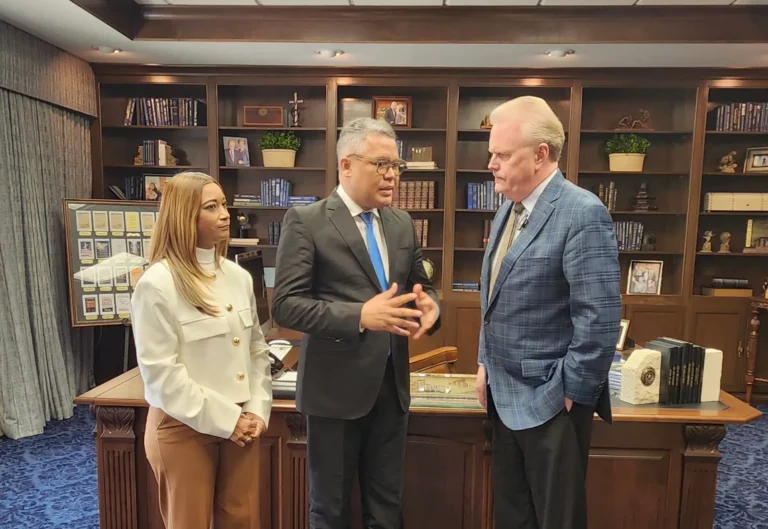 Obispo Mundial iglesia evangélica llama a votar por pastor Carlos Peña para presidente RD