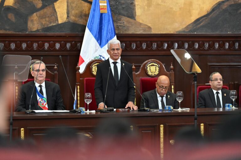 Ricardo de los Santos, aseguró que continuaran trabajando unidos, impulsando leyes orientadas a lograr las grandes transformaciones en RD