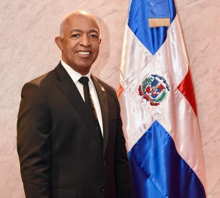 Designan a Bertico Santana, coordinador general de campaña en Santo Domingo Este, junto a Dío Astacio y Adán peguero