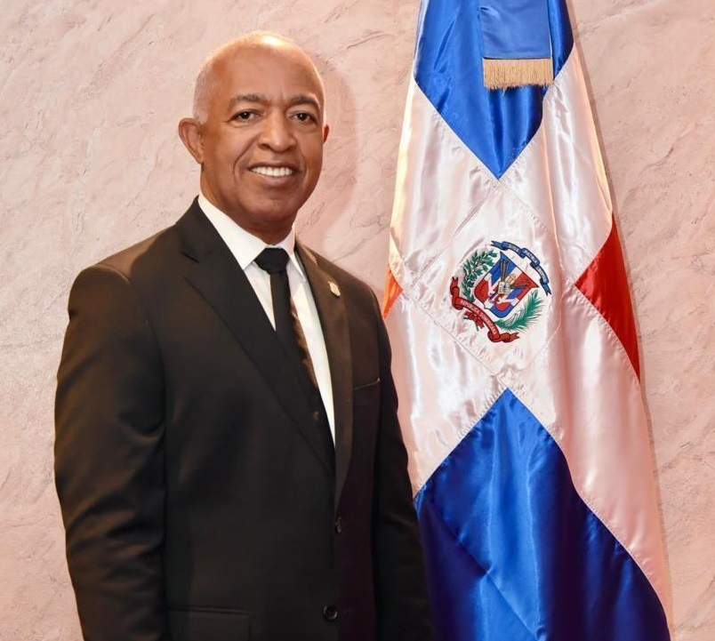 Designan a Bertico Santana, coordinador general de campaña en Santo Domingo Este, junto a Dío Astacio y Adán peguero