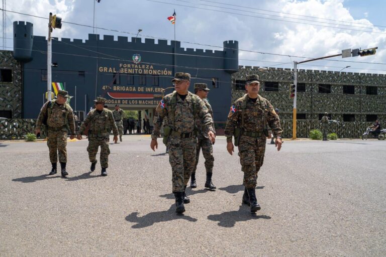 Comandante General realiza recorrido por la zona norte de la frontera