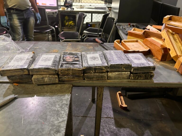 DESARTICULAN RED ENVIABA DROGAS A EE. UU EN CENICEROS; OCUPAN 17 PAQUETES DE COCAÍNA