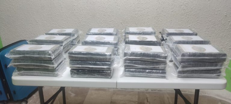 DETIENEN EXTRANJERO Y DECOMISAN 36 PAQUETES PRESUMIBLEMENTE COCAÍNA EN AEROPUERTO DE PUNTA CANA