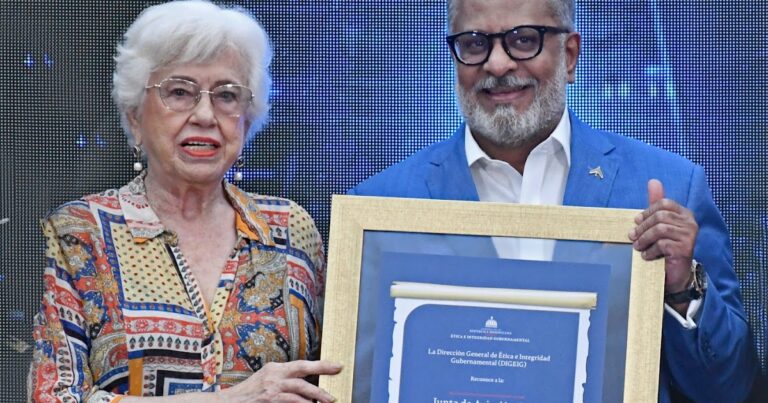 Junta de Aviación Civil recibe reconocimiento de la DIGEIG por altos estándares en transparencia y datos abiertos