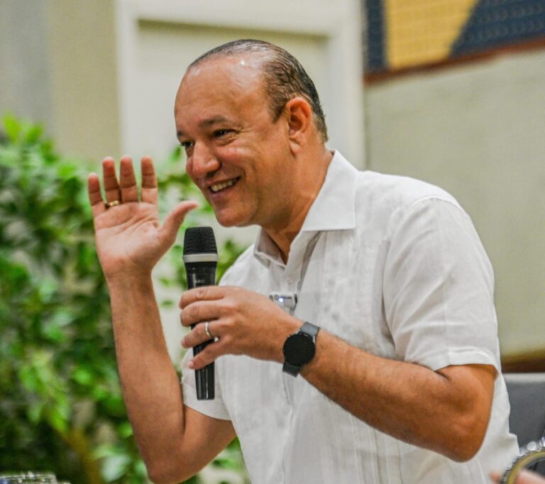 Ulises Rodríguez presenta sus propuestas ante más de 200 jóvenes