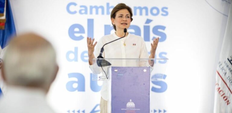 Vicepresidenta entrega obras educativas, deportivas y de seguridad