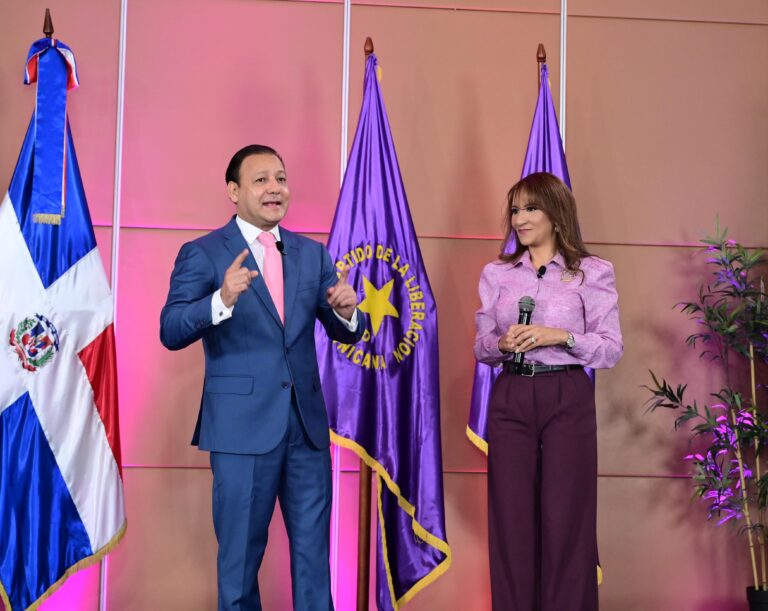 Encuentro de Abel y Zoraima con los comunicadores de Santiago