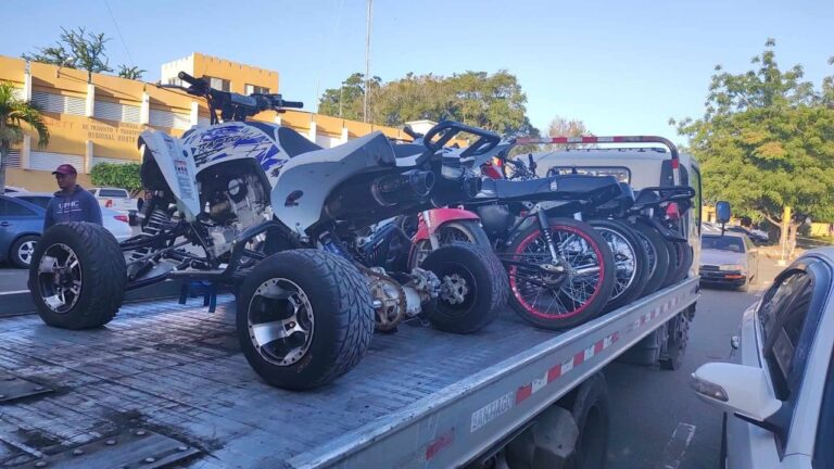 Agentes de la DIGESETT sorprenden en la Región Cibao Central a 12 motociclistas en carreras clandestina
