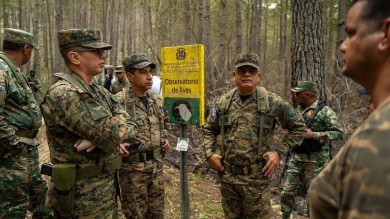 Comandante General del Ejército realiza amplio recorrido en distintos puestos y destacamentos de la línea fronteriza