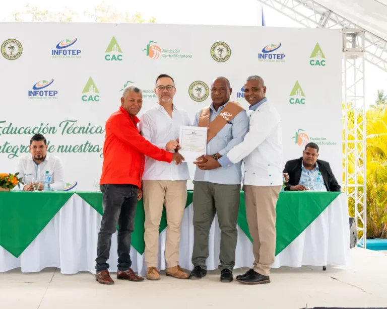 FCB, INFOTEP y Junta Campesina Valle de Neyba gradúan jóvenes de comunidades cañeras en carreras técnicas