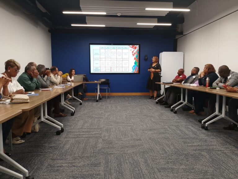 LA EMPRESA DP WORLD DOMINICANA IMPARTE TALLER A PERIODISTA Y COMUNICADORES DE BOCA CHICA