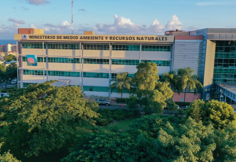 Medio Ambiente agota procedimientos respecto al Farallón y la Avenida Ecológica de Santo Domingo Este