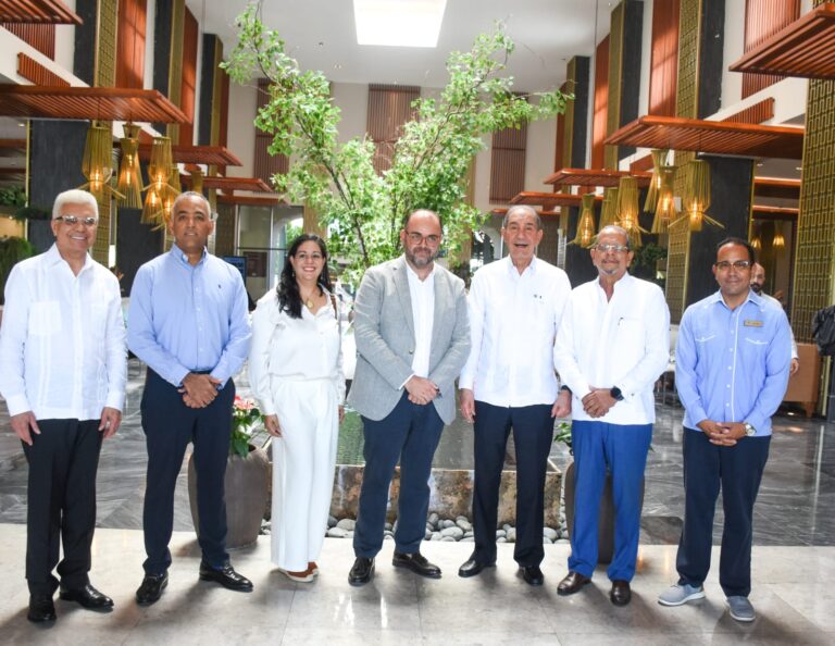 MESCyT impactará más de 70,000 colaboradores del sector turístico a través del Programa Inglés para la empleabilidad 