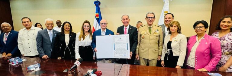 MESCyT reconoce al expresidente Hipólito Mejía por sus aportes al sistema de la educación superior