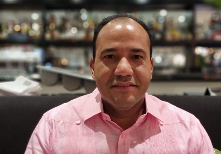 Prensa internacional reconoce al periodista Salvador Holguín por asumir el periodismo de manera responsable