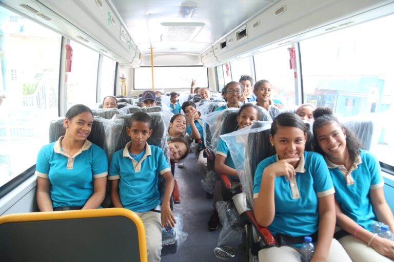 TRAE llegará a San Juan y Barahona para dar trasporte gratis y seguro a estudiantes 