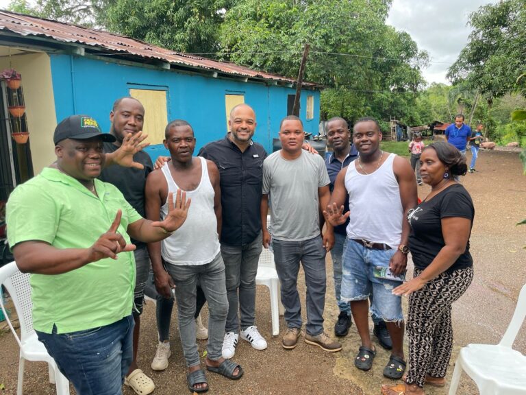 Carlos Pérez de la Fuerza del Pueblo: Un Acercamiento Directo a los Ciudadanos de Santo Domingo Norte»
