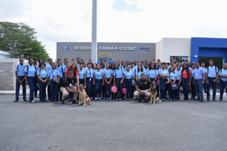 Estudiantes del Politécnico Juana Saltitopa realizan visita académica a la sede principal del CESAC