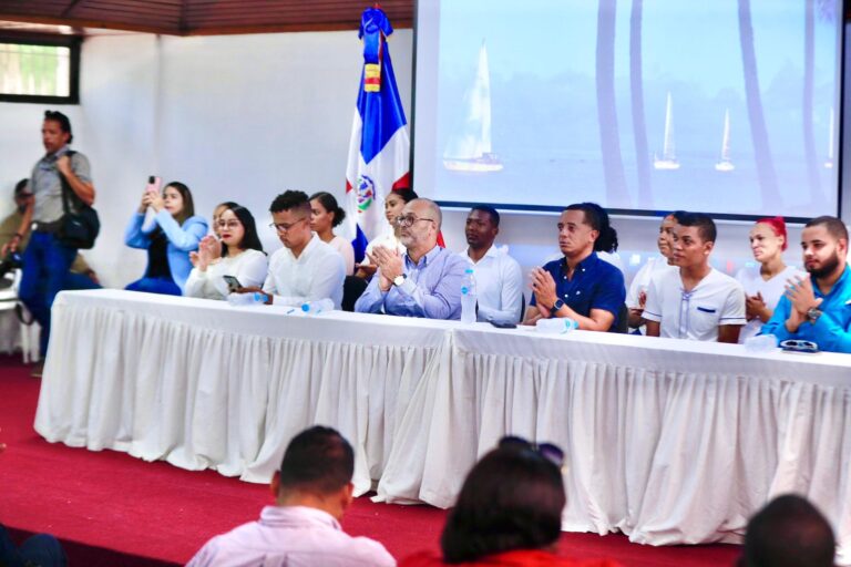 FESD-16 y Frentes Sectoriales del PRM destacan gestión del presidente Abinader a estudiantes universitarios de escasos recursos