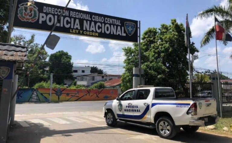 Policía Nacional hiere uno, y apresa dos  atracadores enfrentaron a tiros  miembros policiales luego de cometer asaltos en Tamboril 