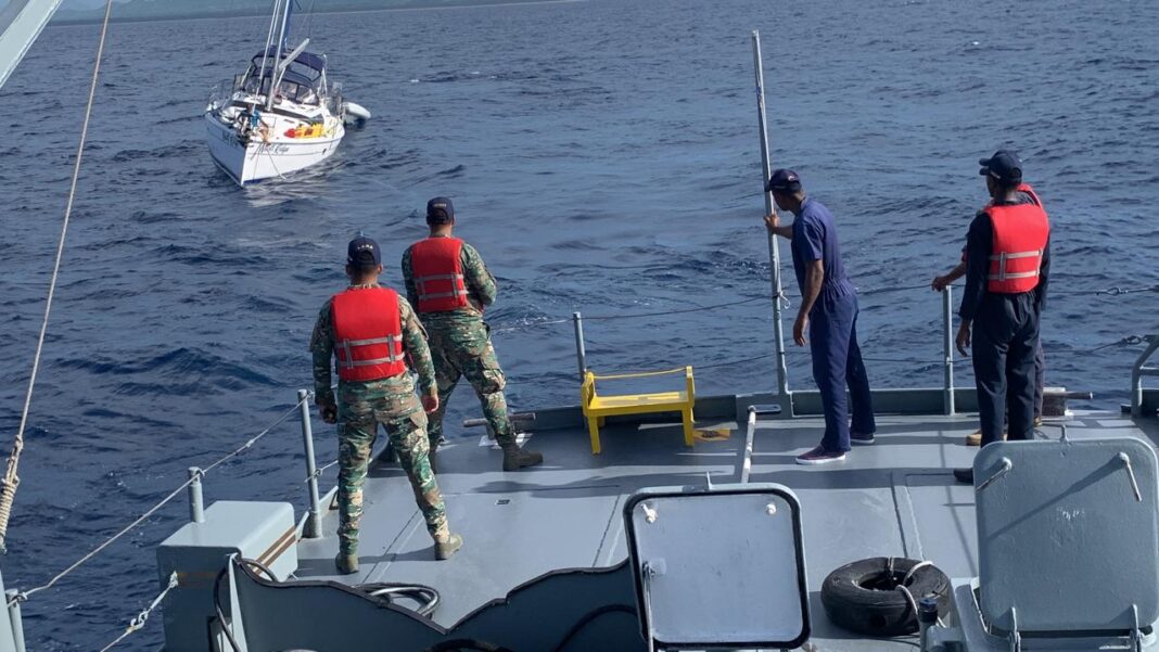 Armada de República Dominicana rescata a dos ciudadanos estadounidenses de un velero a la deriva