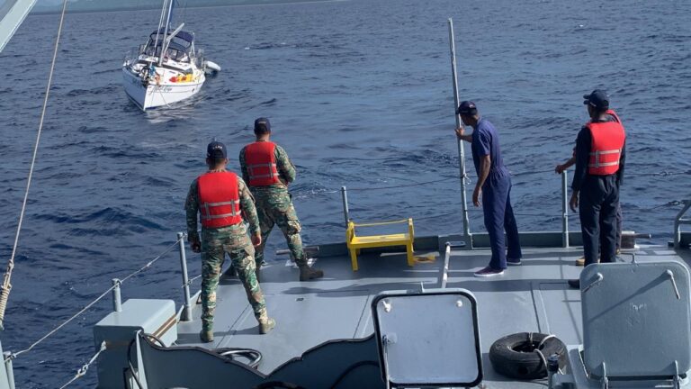 Armada de República Dominicana rescata a dos ciudadanos estadounidenses de un velero a la deriva