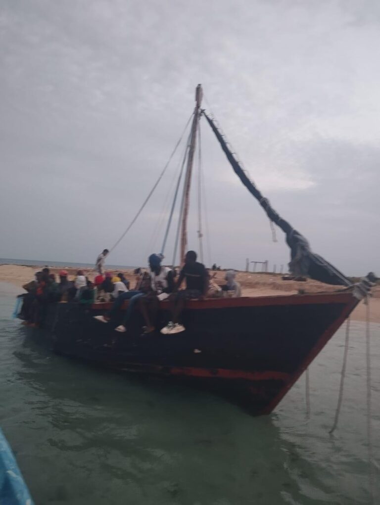 La Armada Dominicana Realiza Operativo Marítimo en Cayo Muerto, Deteniendo Embarcación con 97 Haitianos