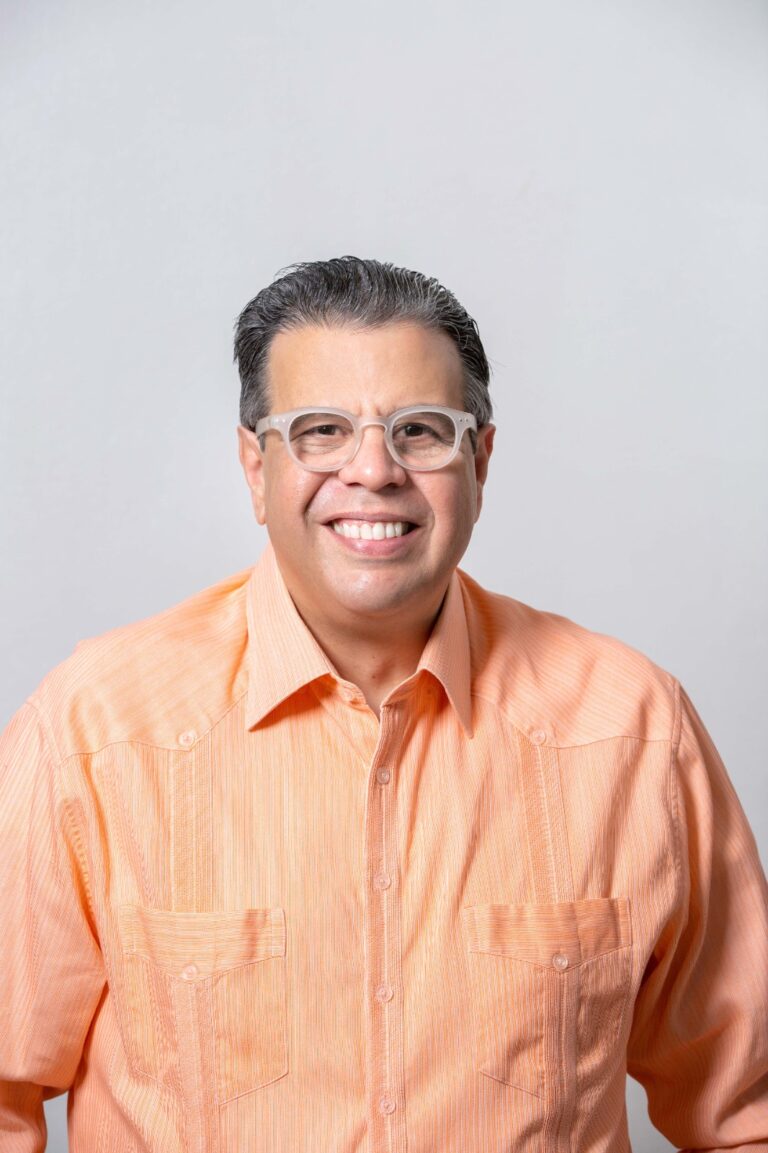 Declaran dos días de Duelo Municipal por el fallecimiento del Dr. Manuel Lora PerellóFue declarado de manera póstuma «Hijo Distinguido» de la ciudad de Santiago de los Caballeros