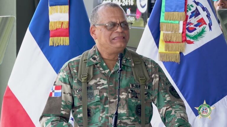 EJÉRCITO DE REPÚBLICA DOMINICANA RECIBE FLOTILLA DE VEHÍCULOS POR PARTE DEL PRESIDENTE LUÍS ABINADER