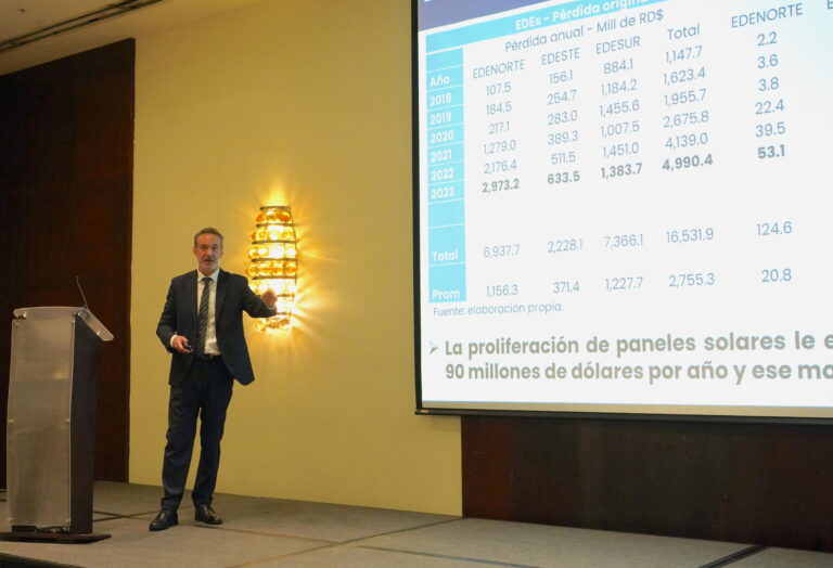 Estudio plantea que se requiere ajustar normativas para impulsar la generación con paneles solares de forma estable, confiable y equitativa