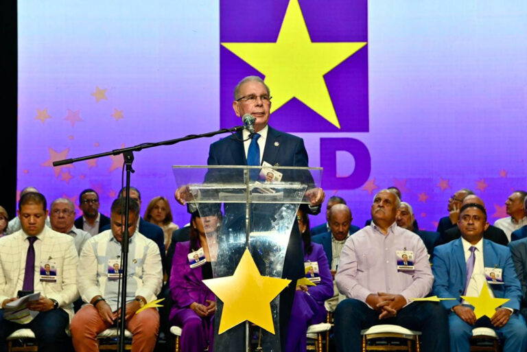 Danilo llama  a la Unidad y Renovación del PLD